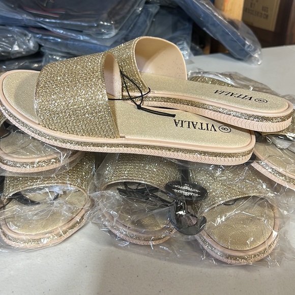 Glitter Slides Women’s Spa Sandals Gold W/Sparkle Trim
Multiple Sizes Available - Picture 6 of 8